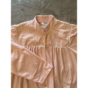 Vanity Fair‎ Robe Womens Medium Pink Embroidered Button Front Long Lounge Cozy